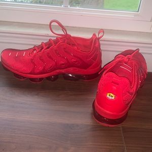 Red Nike Vapormax, worn once. Size 13. Available.